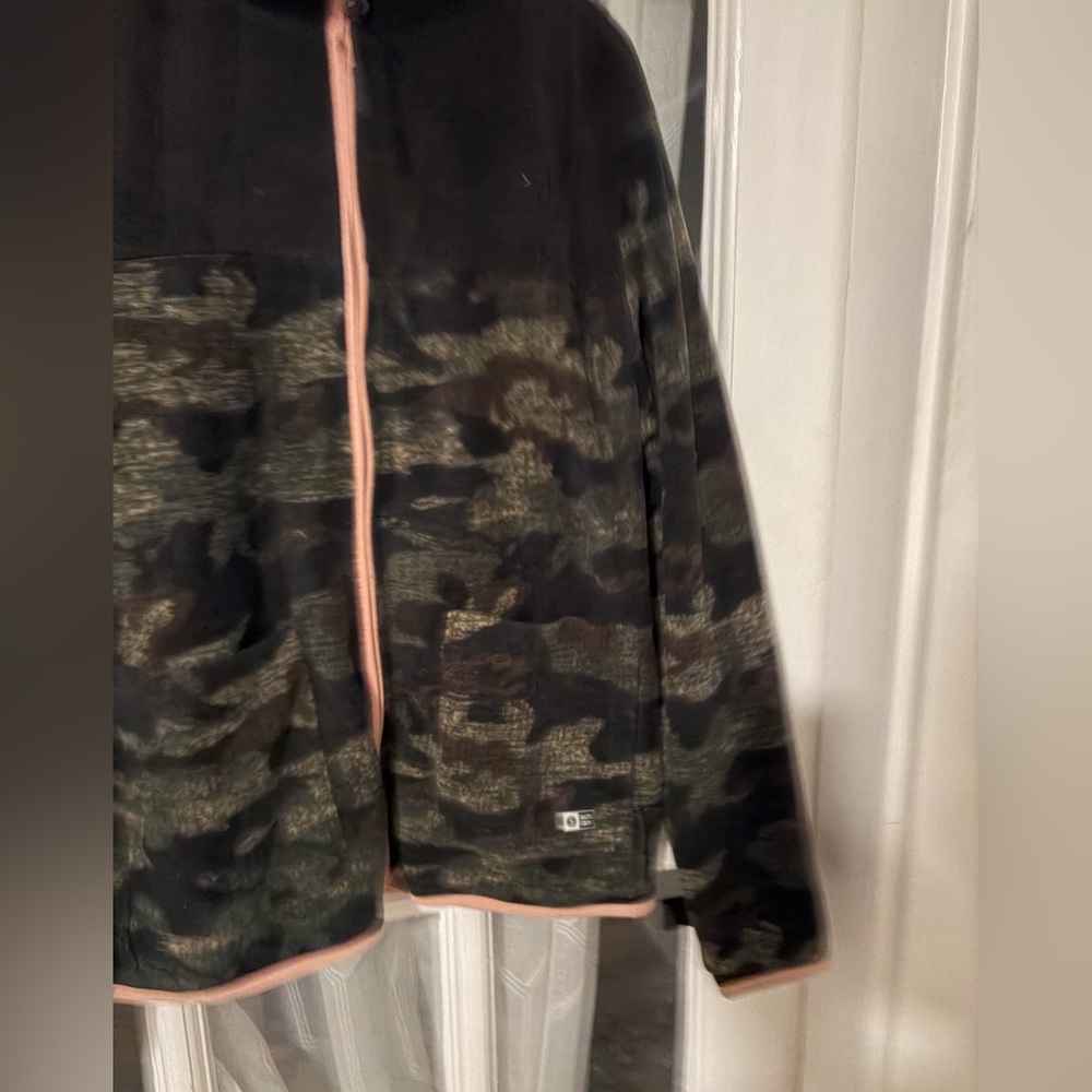 Salty Crew Camouflage Sweater with Pink Trim